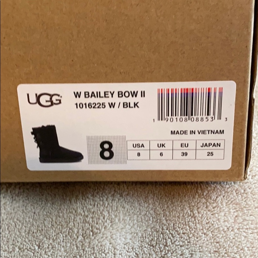 Ugg W Bailey Bow ll Black new in box never worn